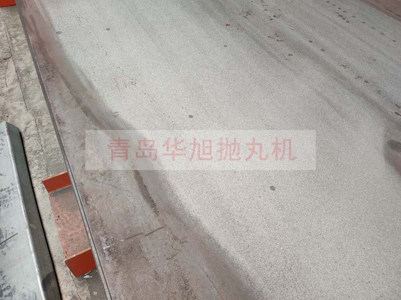 經(jīng)過拋丸機(jī)除銹后的鋼板表面